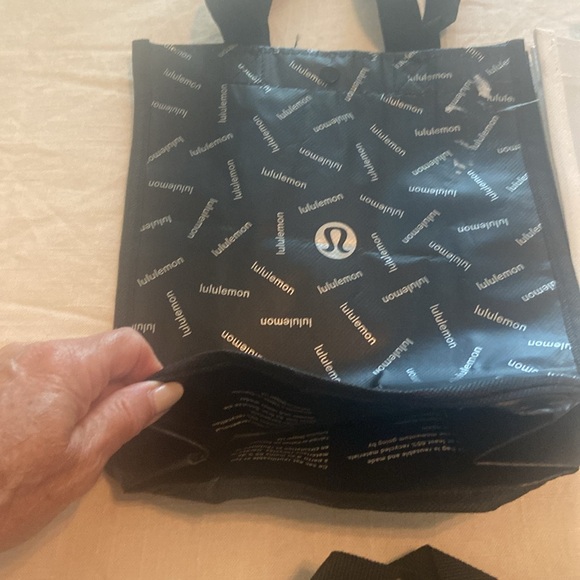 lululemon athletica Black and White Tote Bags - Picture 4 of 4